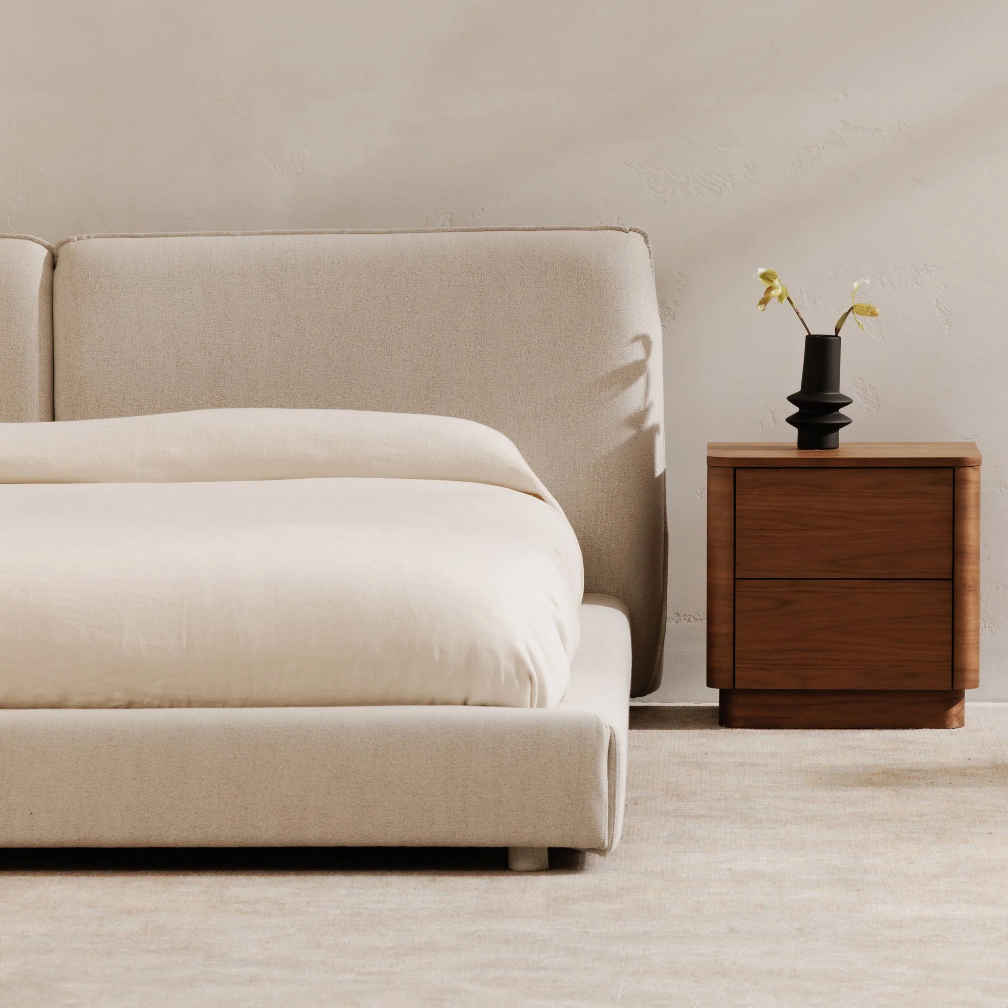 Moe's Home Collection Zeppelin White Queen Bed - Image 13